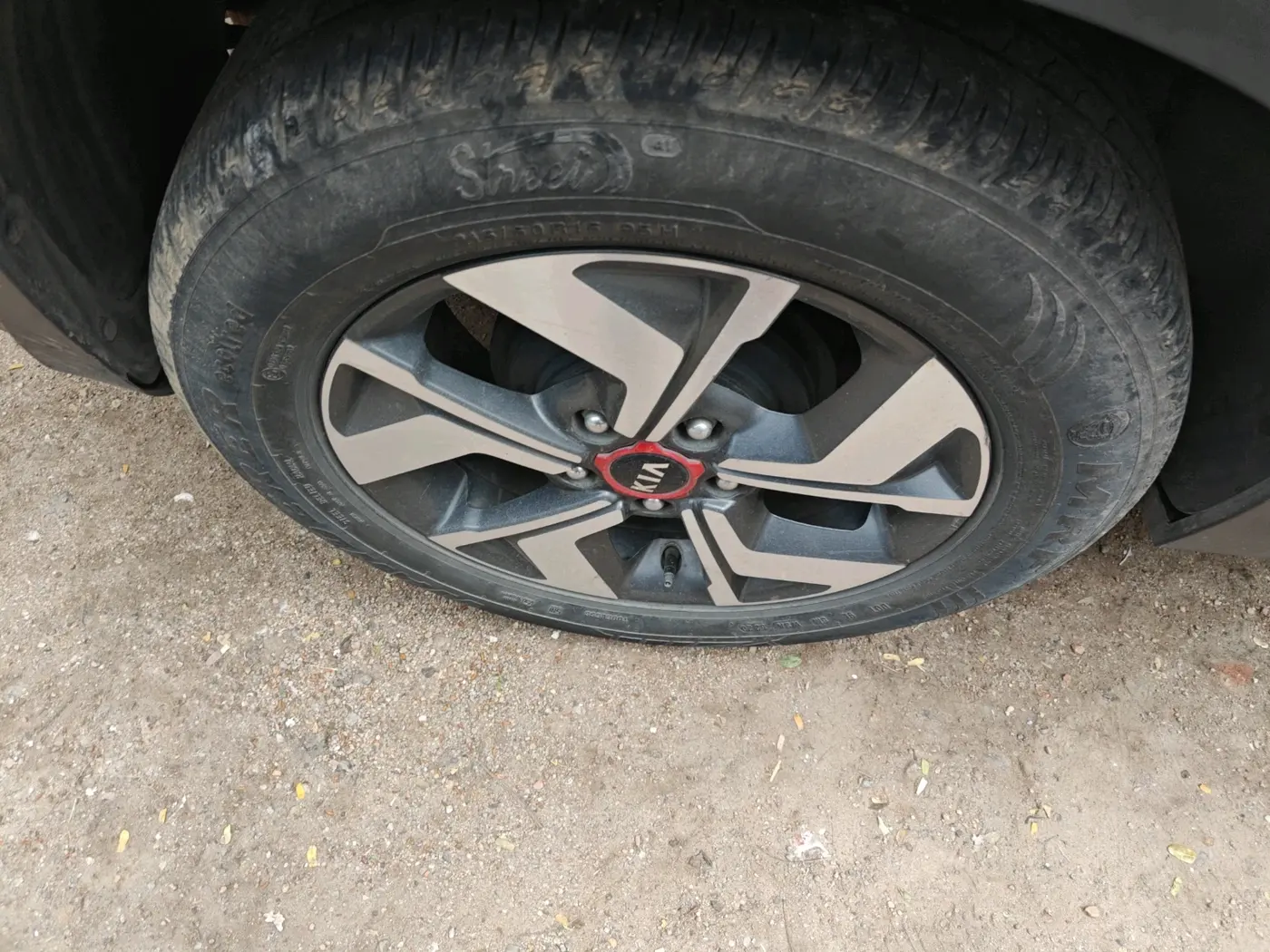 2021 KIA SONET GTX PLUS 1.0 DCT, Petrol, Automatic, 1,03,678 km, tyre