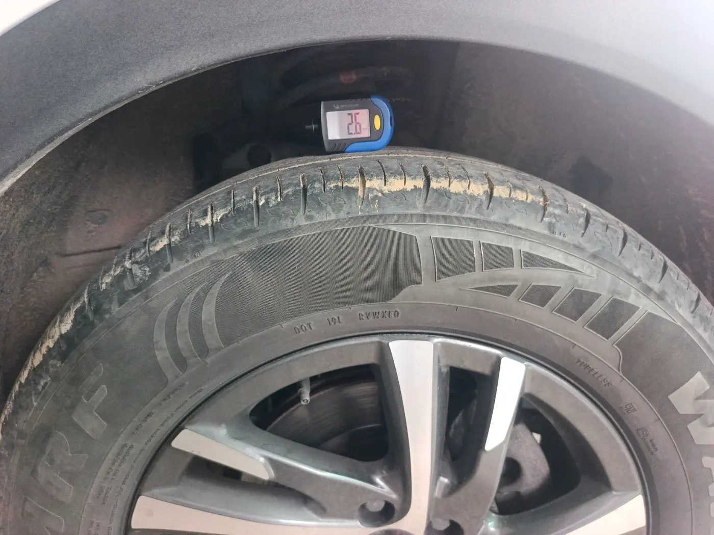 2024 Mahindra XUV700 AX 5 P MT 7 STR, Petrol, Manual, 67,243 km, tyre