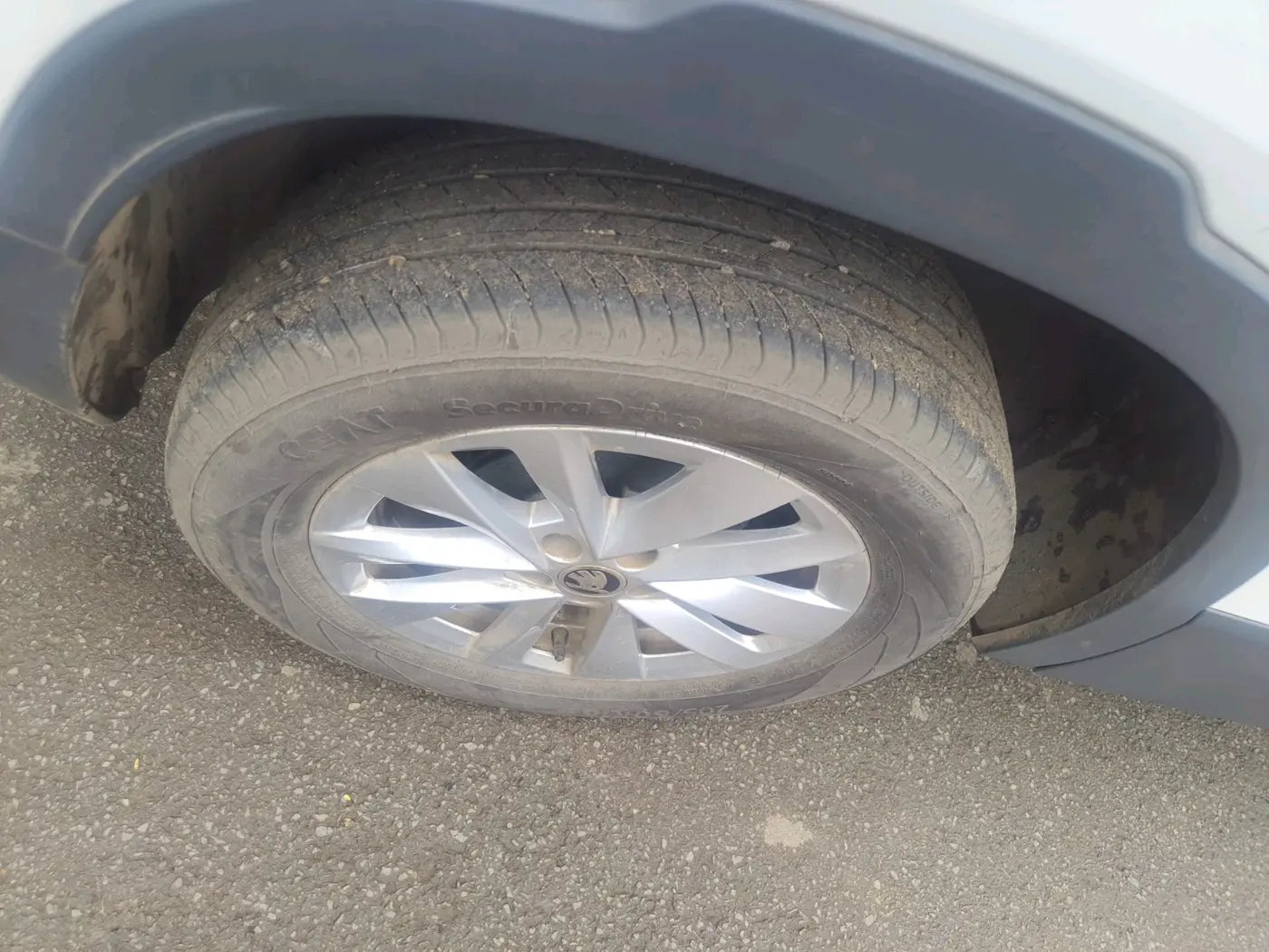 2026 Skoda Kylaq Signature AT, Petrol, Automatic, 4,392 km, tyre
