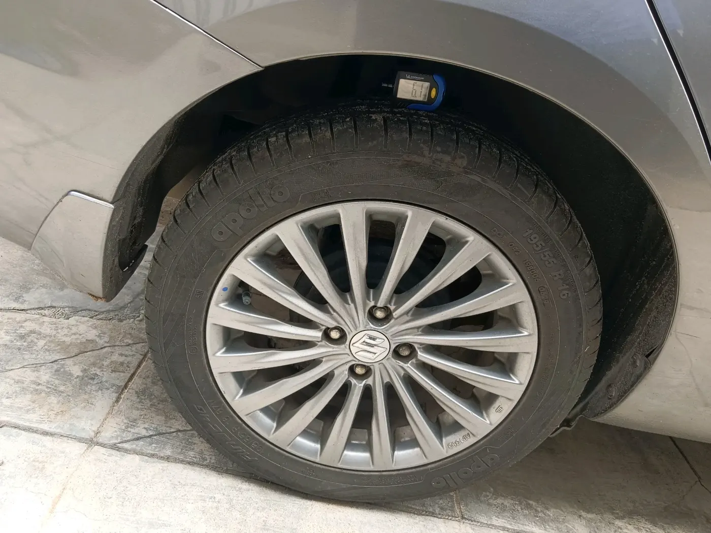 2015 Maruti Ciaz ZXI+, Petrol, Manual, 56,050 km, tyre