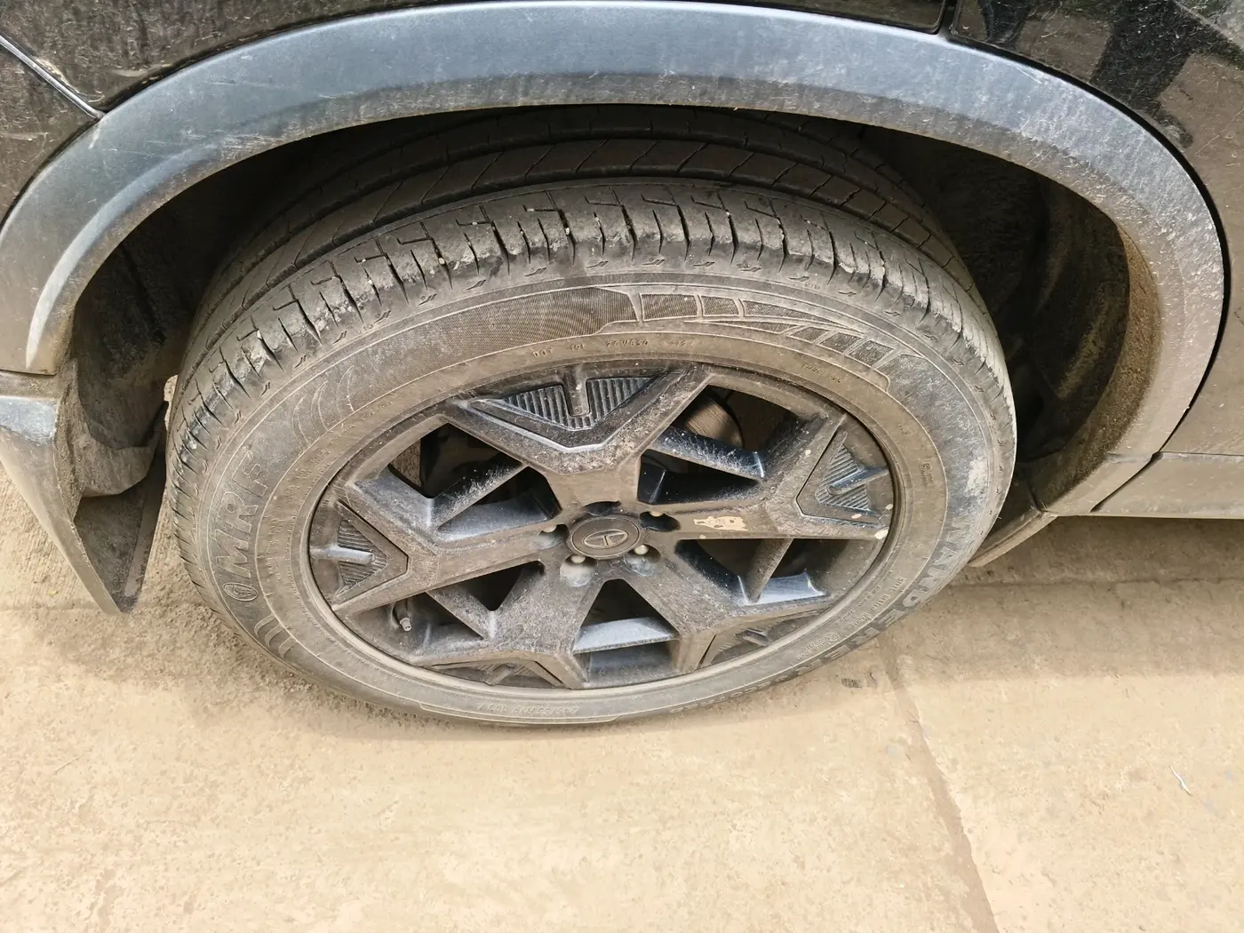 2023 Tata Harrier FEARLESS PLUS DARK EDITION AT, Diesel, Automatic, 77,659 km, tyre