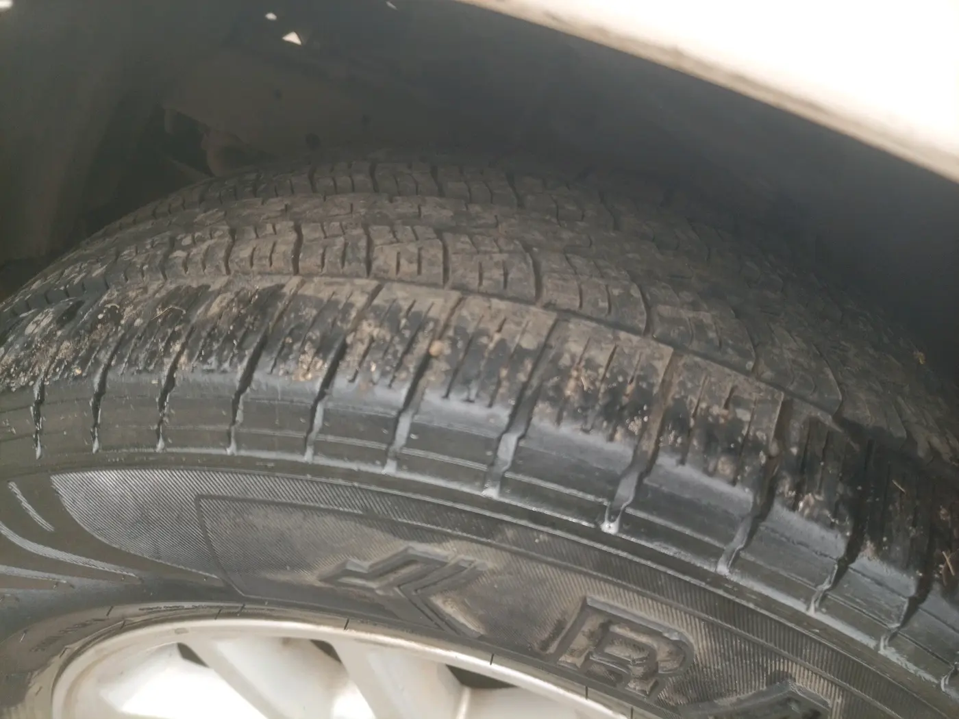 2013 Toyota Fortuner 3.0 4X2 MT, Diesel, Manual, 3,24,193 km, tyre