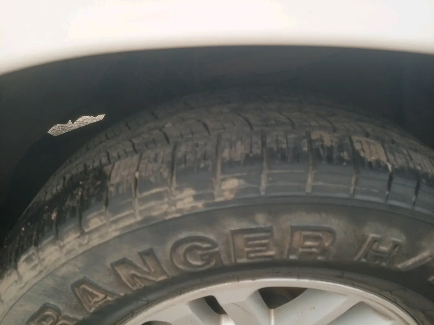 2013 Toyota Fortuner 3.0 4X2 MT, Diesel, Manual, 3,24,193 km, tyre
