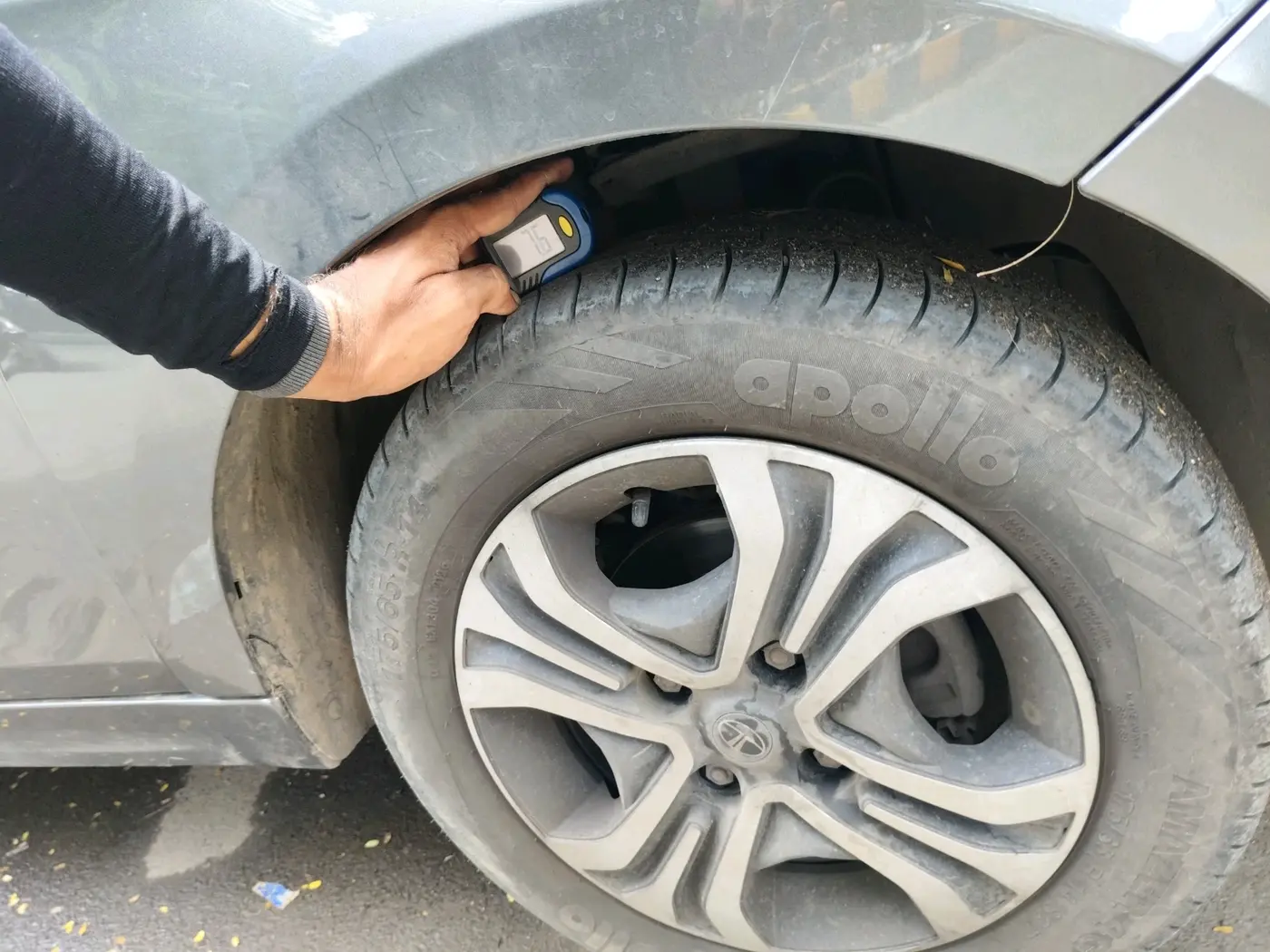 2024 Tata Tiago  XZA Plus CNG, CNG, Automatic, 44,289 km, tyre