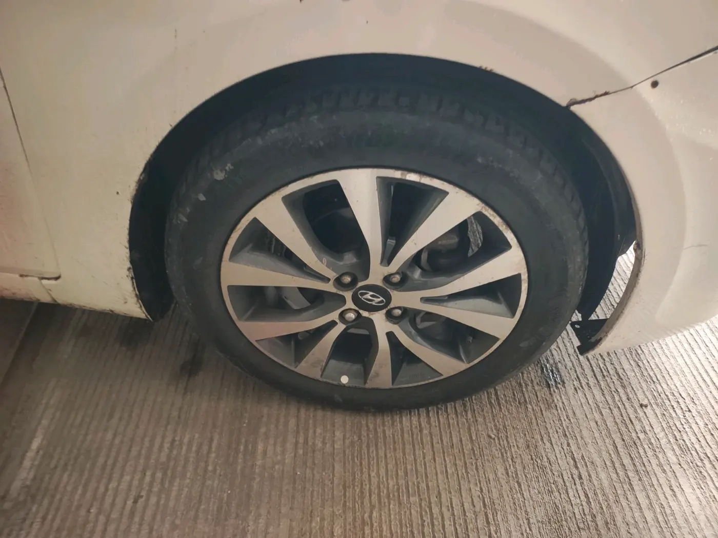 2013 Hyundai Verna FLUIDIC 1.6 CRDI SX OPT, Diesel, Manual, 1,73,871 km, tyre