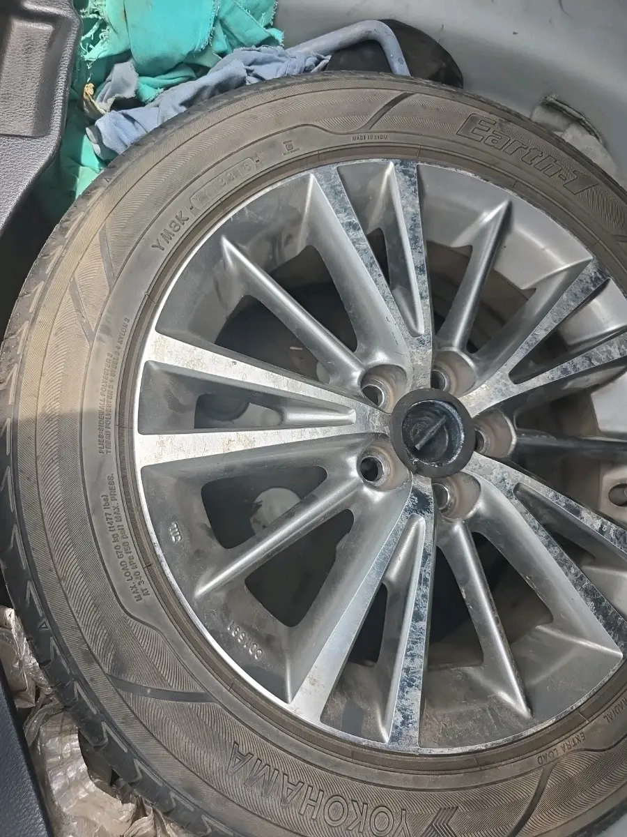 2014 Toyota Corolla Altis GL PETROL, Petrol, Manual, 79,913 km, tyre