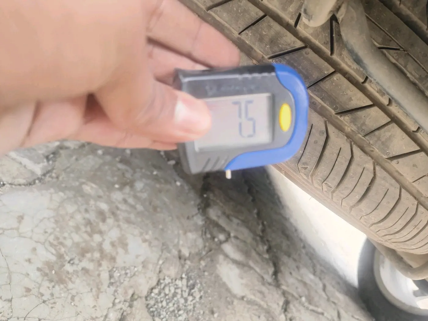 2023 Maruti XL6 ZETA CNG, CNG, Manual, 1,10,939 km, tyre