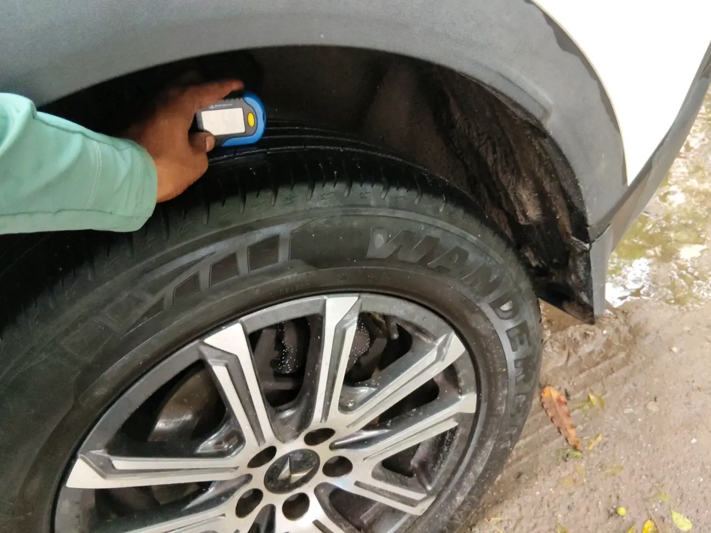 2024 Mahindra XUV700 AX 7 D AT 7 STR, Diesel, Automatic, 37,453 km, tyre