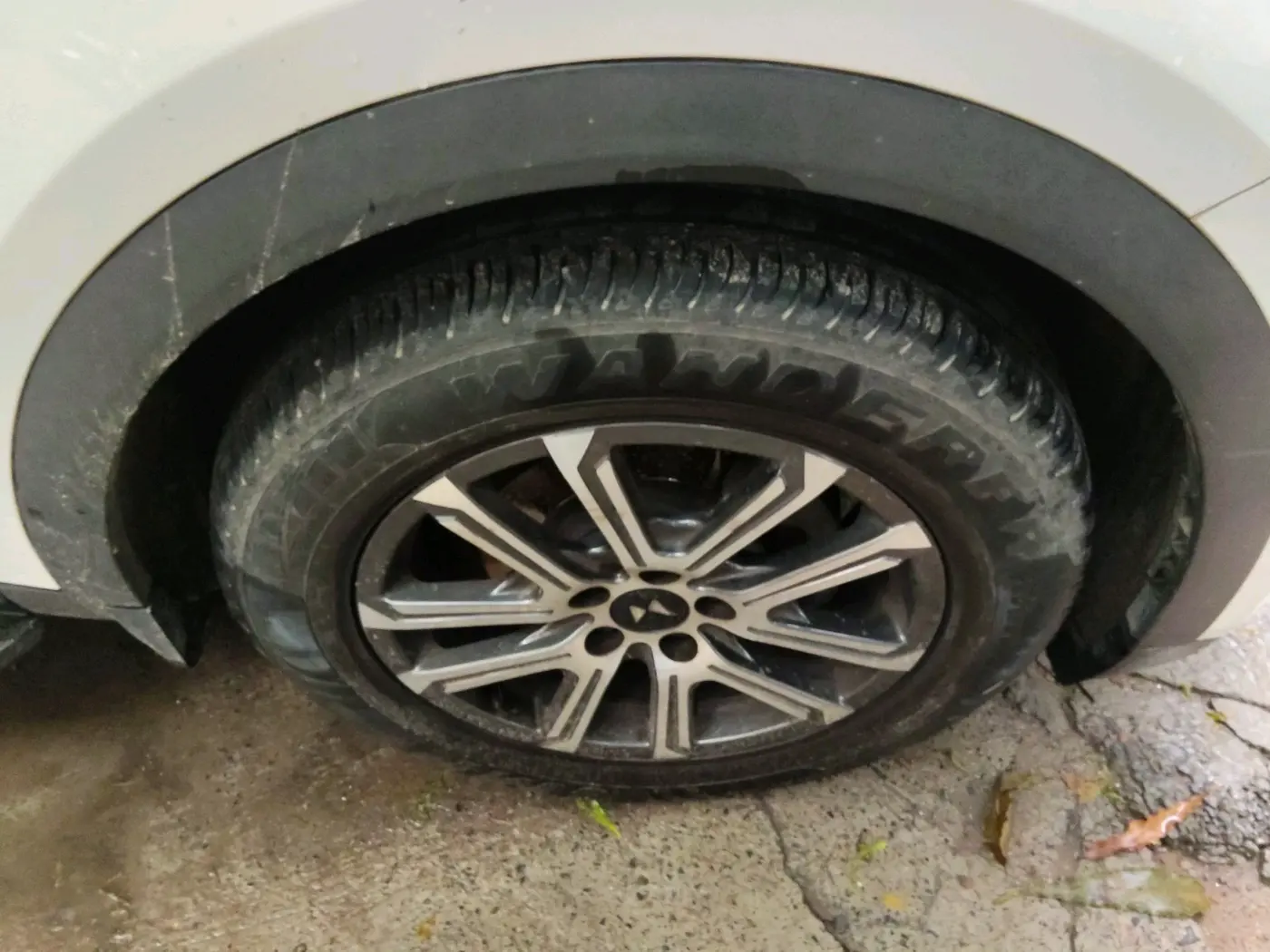 2024 Mahindra XUV700 AX 7 D AT 7 STR, Diesel, Automatic, 37,453 km, tyre
