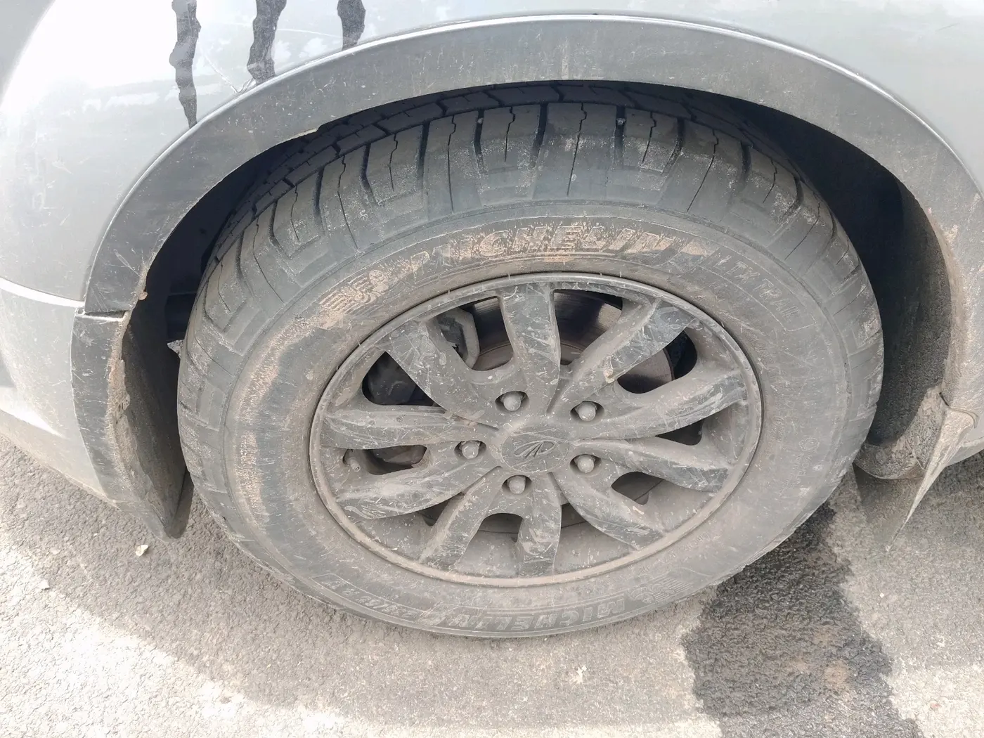 2017 Mahindra XUV500 W10, Diesel, Manual, 1,17,190 km, tyre