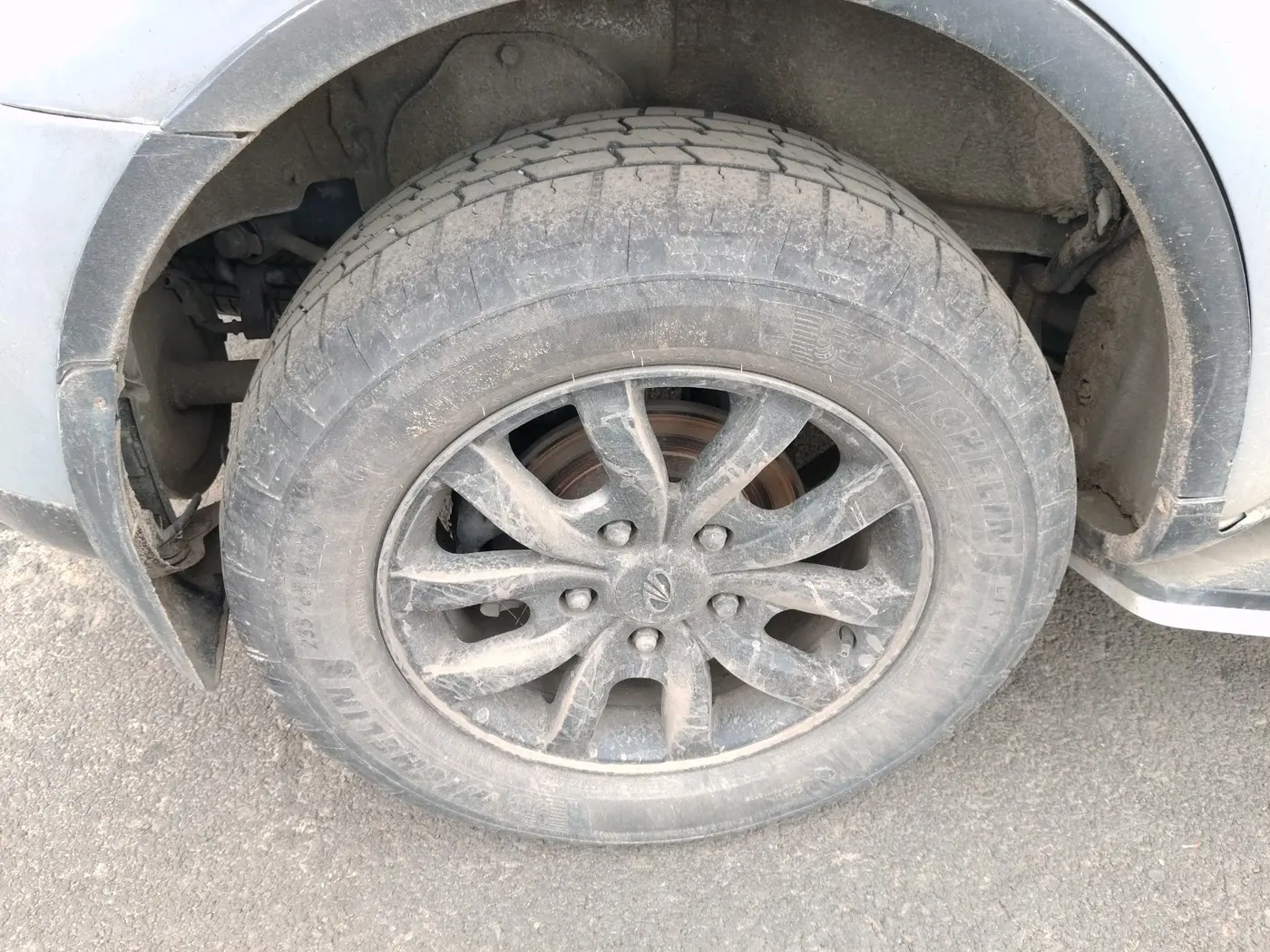 2017 Mahindra XUV500 W10, Diesel, Manual, 1,17,190 km, tyre