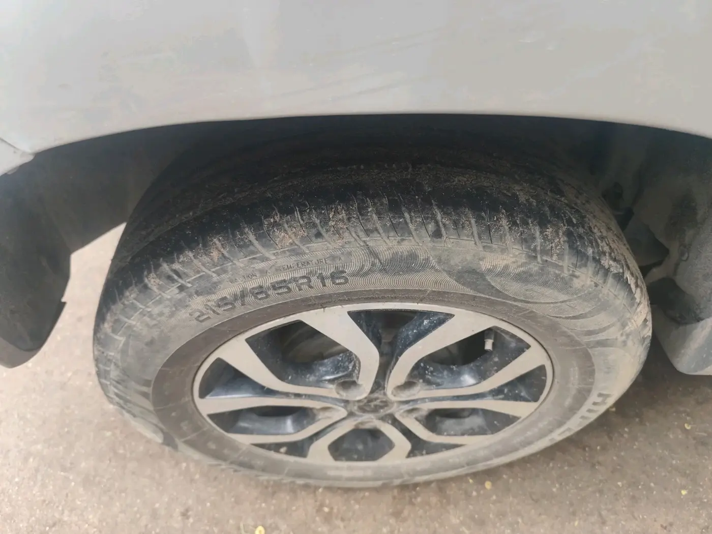 2014 Nissan Terrano XV D THP 110 PS, Diesel, Manual, 1,66,532 km, tyre