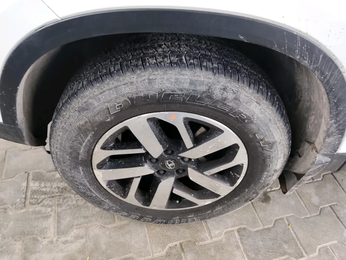 2020 Tata Harrier XZA PLUS 2.0L DUAL TONE, Diesel, Automatic, 1,25,583 km, tyre