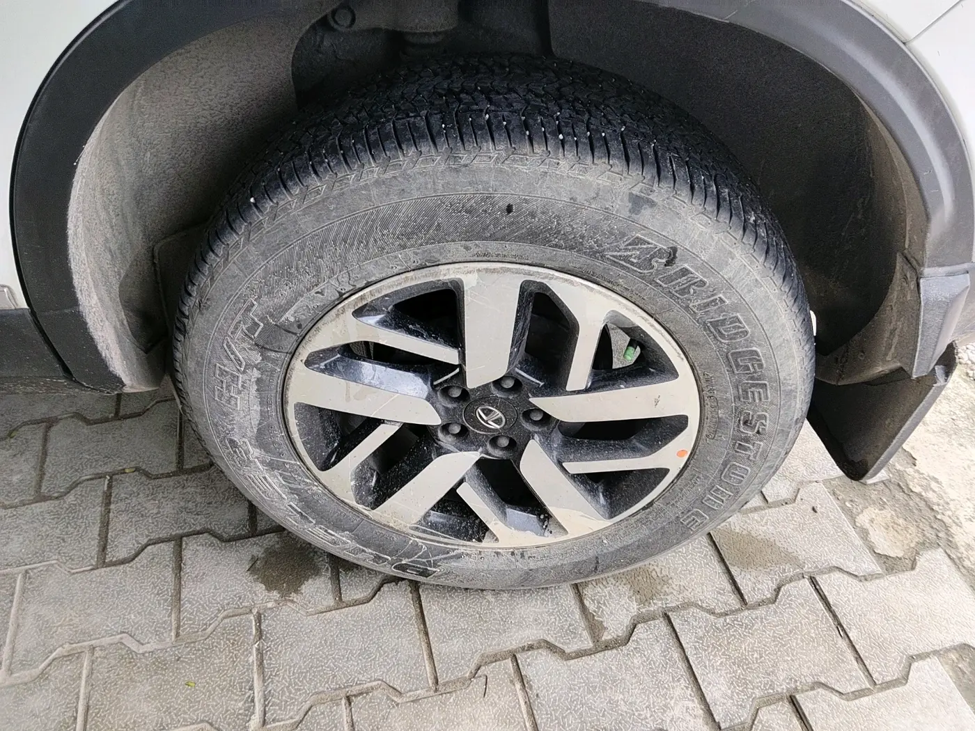 2020 Tata Harrier XZA PLUS 2.0L DUAL TONE, Diesel, Automatic, 1,25,583 km, tyre