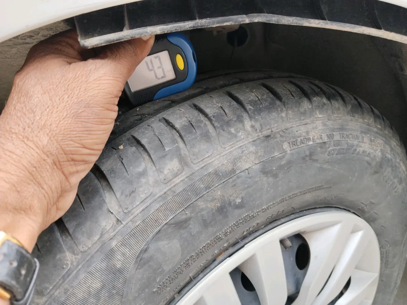 2019 Maruti Dzire VXI AMT, Petrol, Automatic, 75,832 km, tyre