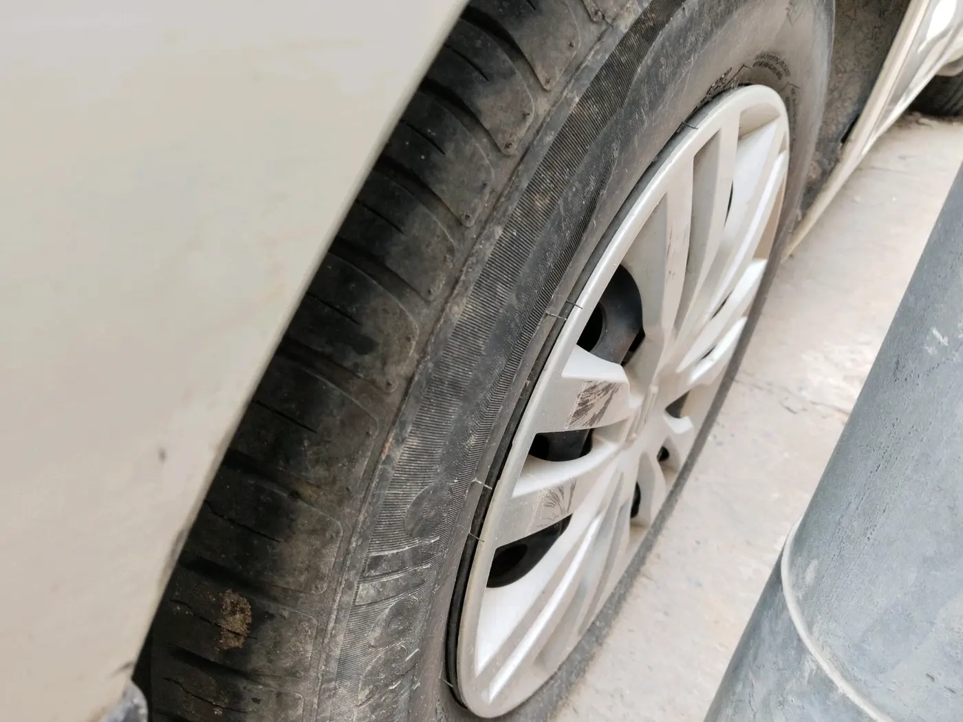 2019 Maruti Dzire VXI AMT, Petrol, Automatic, 75,832 km, tyre