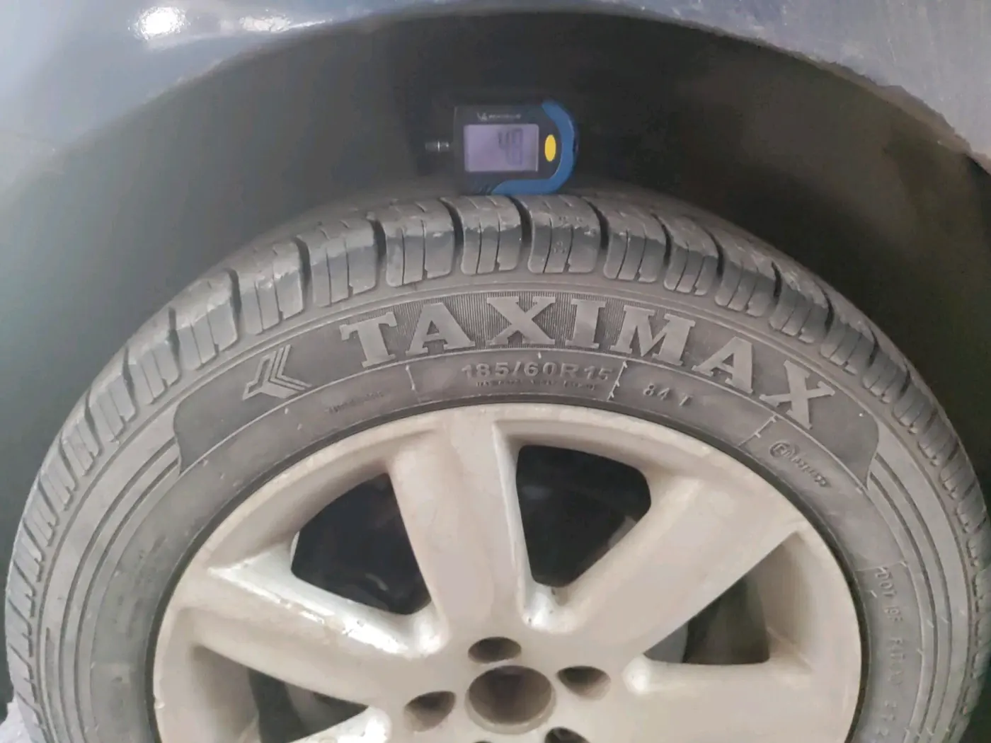 2011 Volkswagen Vento HIGHLINE 1.6 MPI, Petrol, Manual, 91,980 km, tyre
