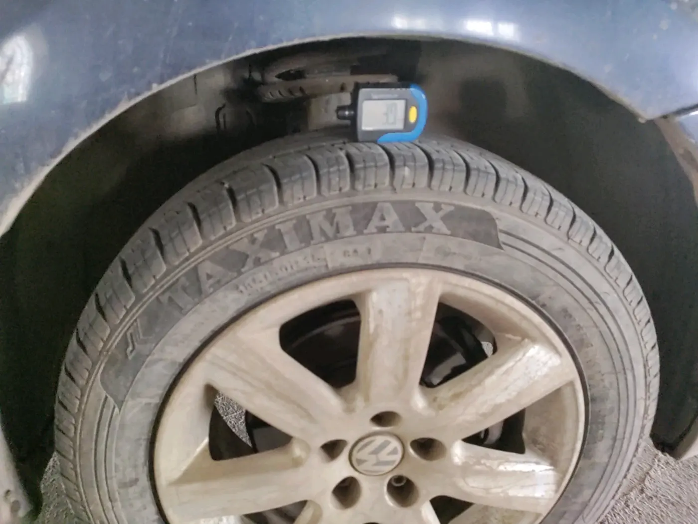 2011 Volkswagen Vento HIGHLINE 1.6 MPI, Petrol, Manual, 91,980 km, tyre