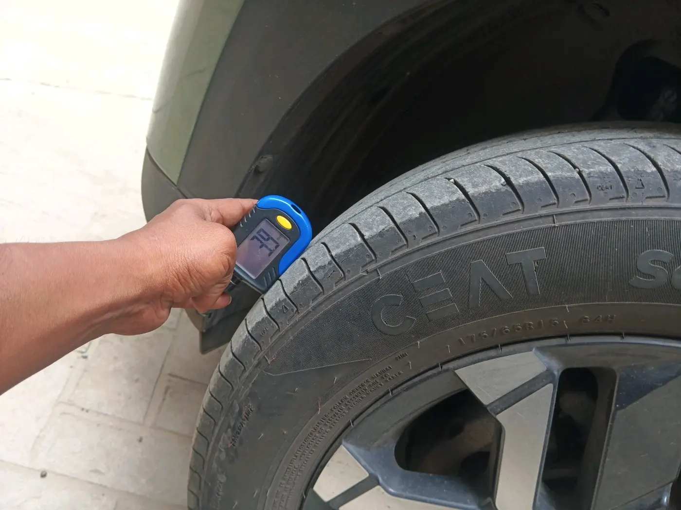 2024 Hyundai EXTER SX(O) CONNECT 1.2 AMT DUAL TONE, Petrol, Automatic, 13,265 km, tyre