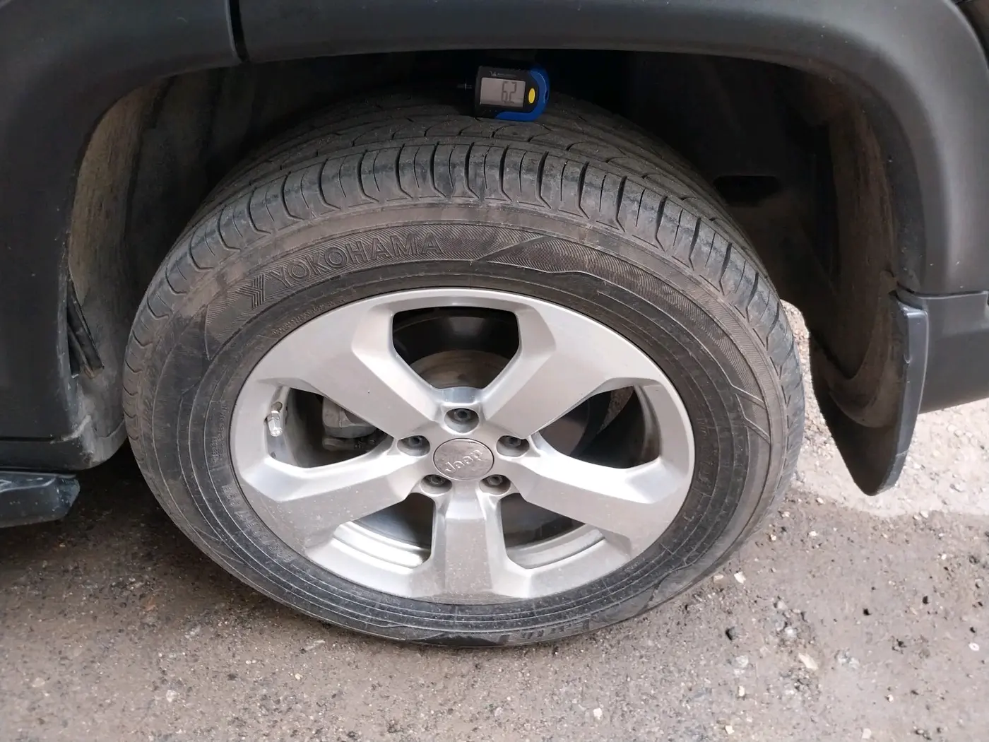 2017 Jeep Compass LIMITED 1.4 PETROL AT, Petrol, Automatic, 1,00,694 km, tyre
