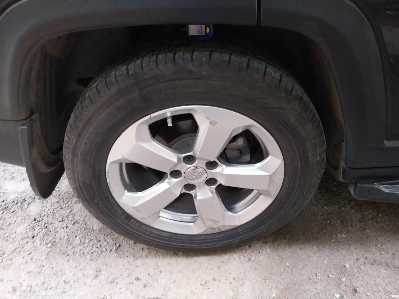 2017 Jeep Compass LIMITED 1.4 PETROL AT, Petrol, Automatic, 1,00,694 km, tyre
