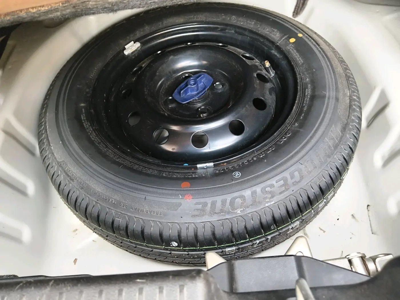 2017 Maruti Dzire VXI, Petrol, Manual, 84,772 km, tyre