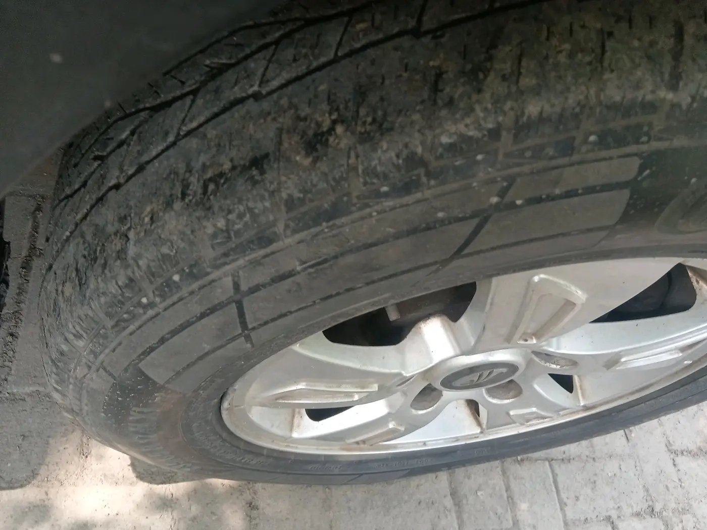 2012 Mahindra XUV500 W8, Diesel, Manual, 1,66,247 km, tyre