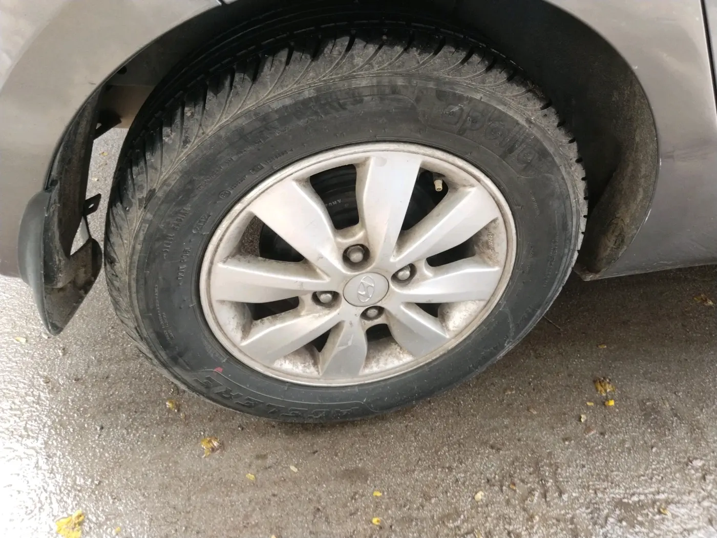 2012 Hyundai i20 ASTA 1.2, Petrol, Manual, 1,01,122 km, tyre