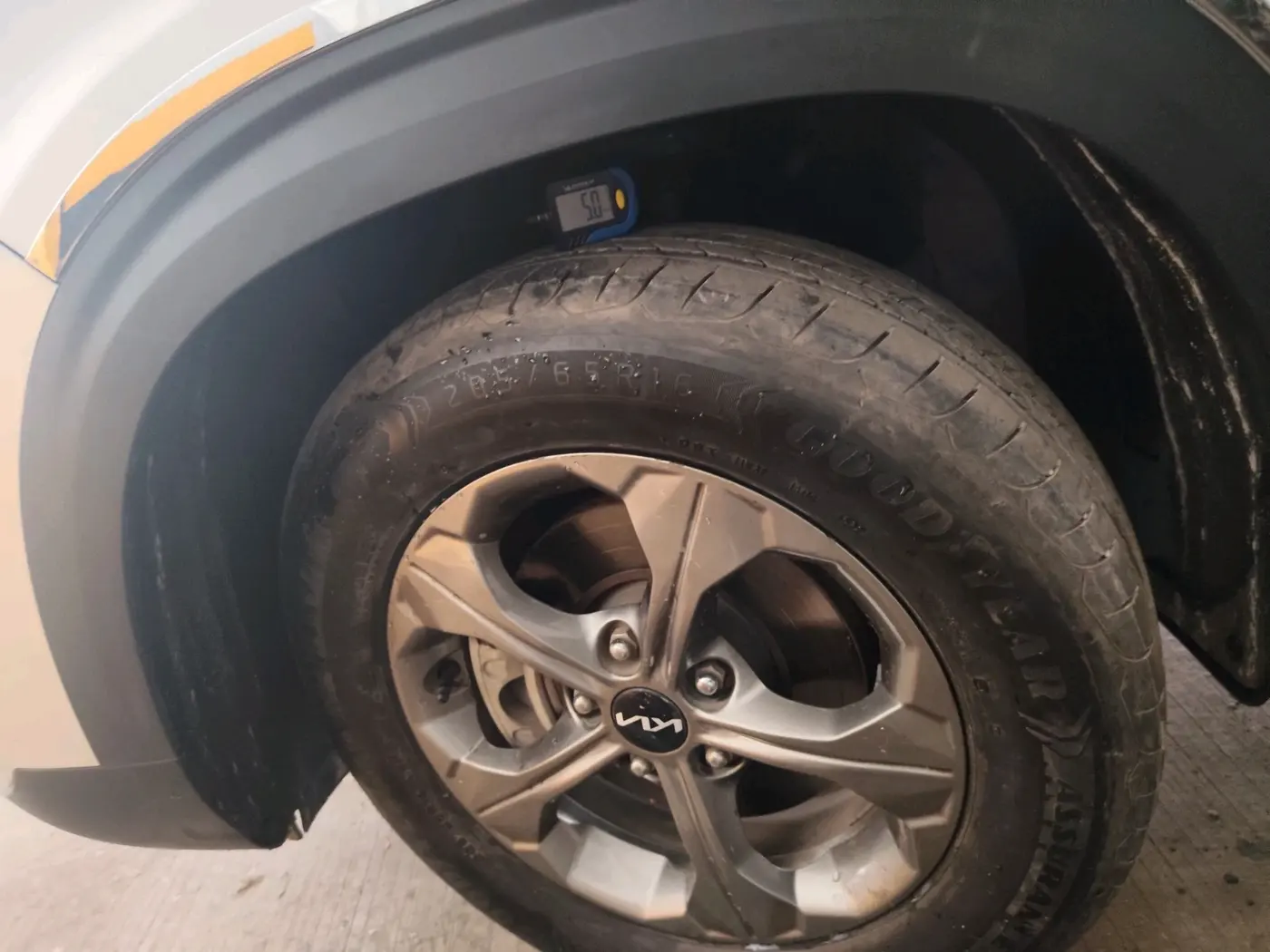 2023 KIA SELTOS HTK PLUS 1.5, Petrol, Manual, 27,767 km, tyre