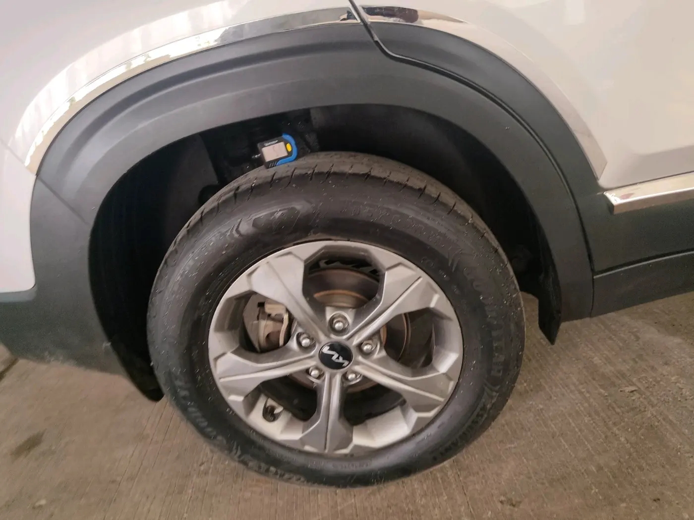 2023 KIA SELTOS HTK PLUS 1.5, Petrol, Manual, 27,767 km, tyre
