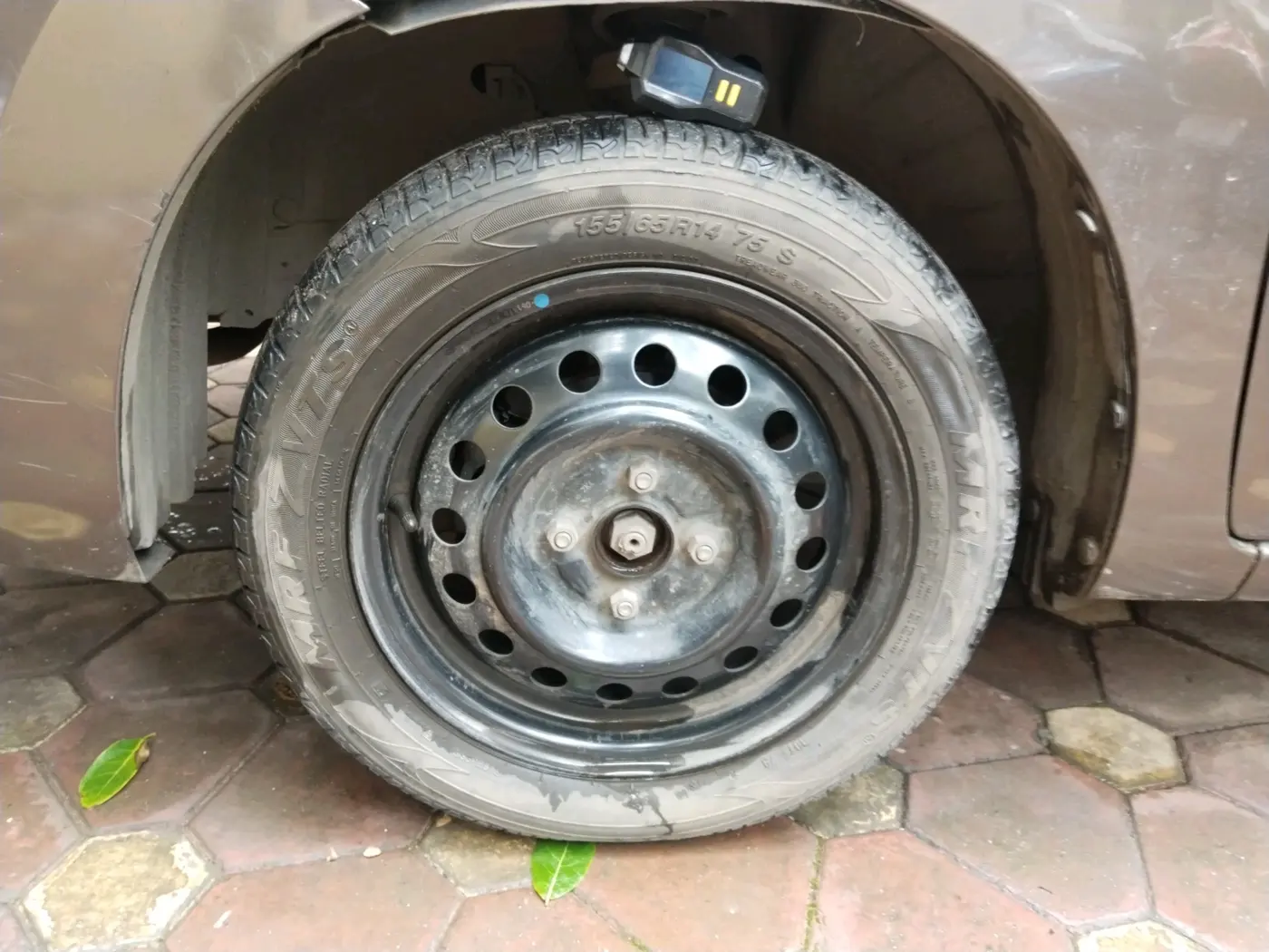 2016 Maruti Wagon R 1.0 VXI AMT, CNG, Automatic, 40,190 km, tyre