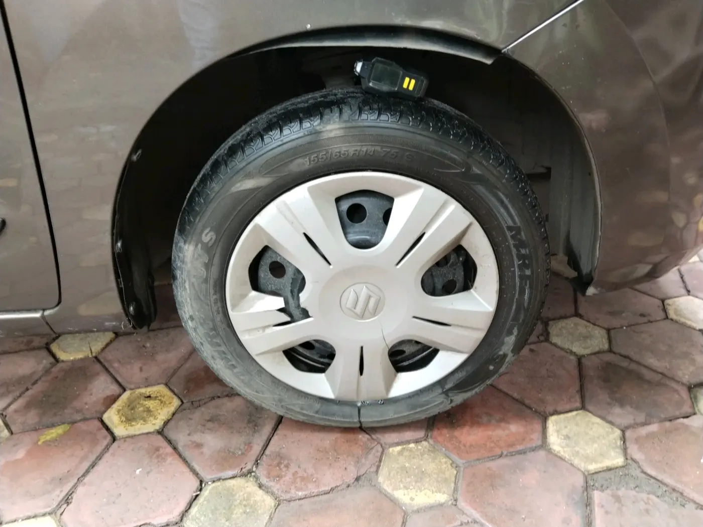 2016 Maruti Wagon R 1.0 VXI AMT, CNG, Automatic, 40,190 km, tyre