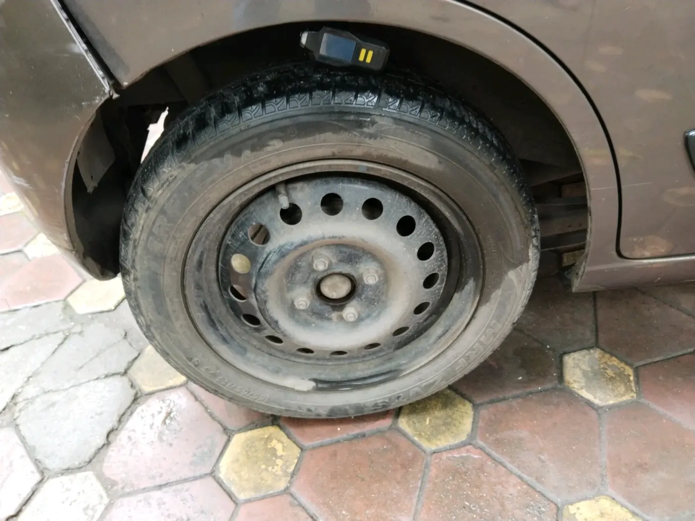 2016 Maruti Wagon R 1.0 VXI AMT, CNG, Automatic, 40,190 km, tyre