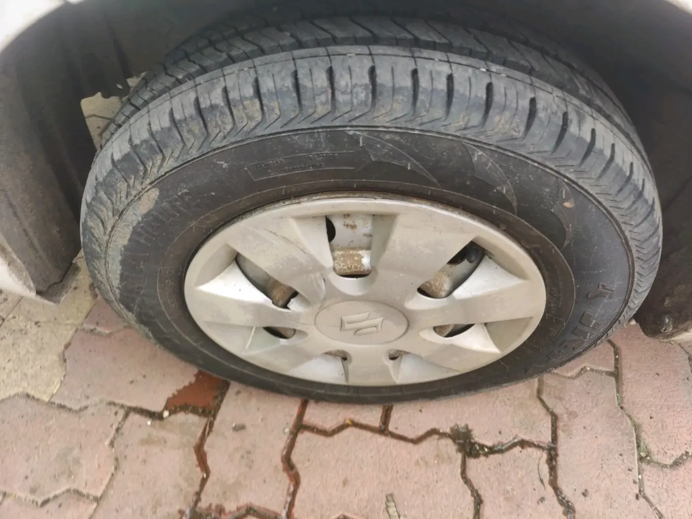 2014 Maruti Wagon R 1.0 LXI, Petrol, Manual, 50,442 km, tyre