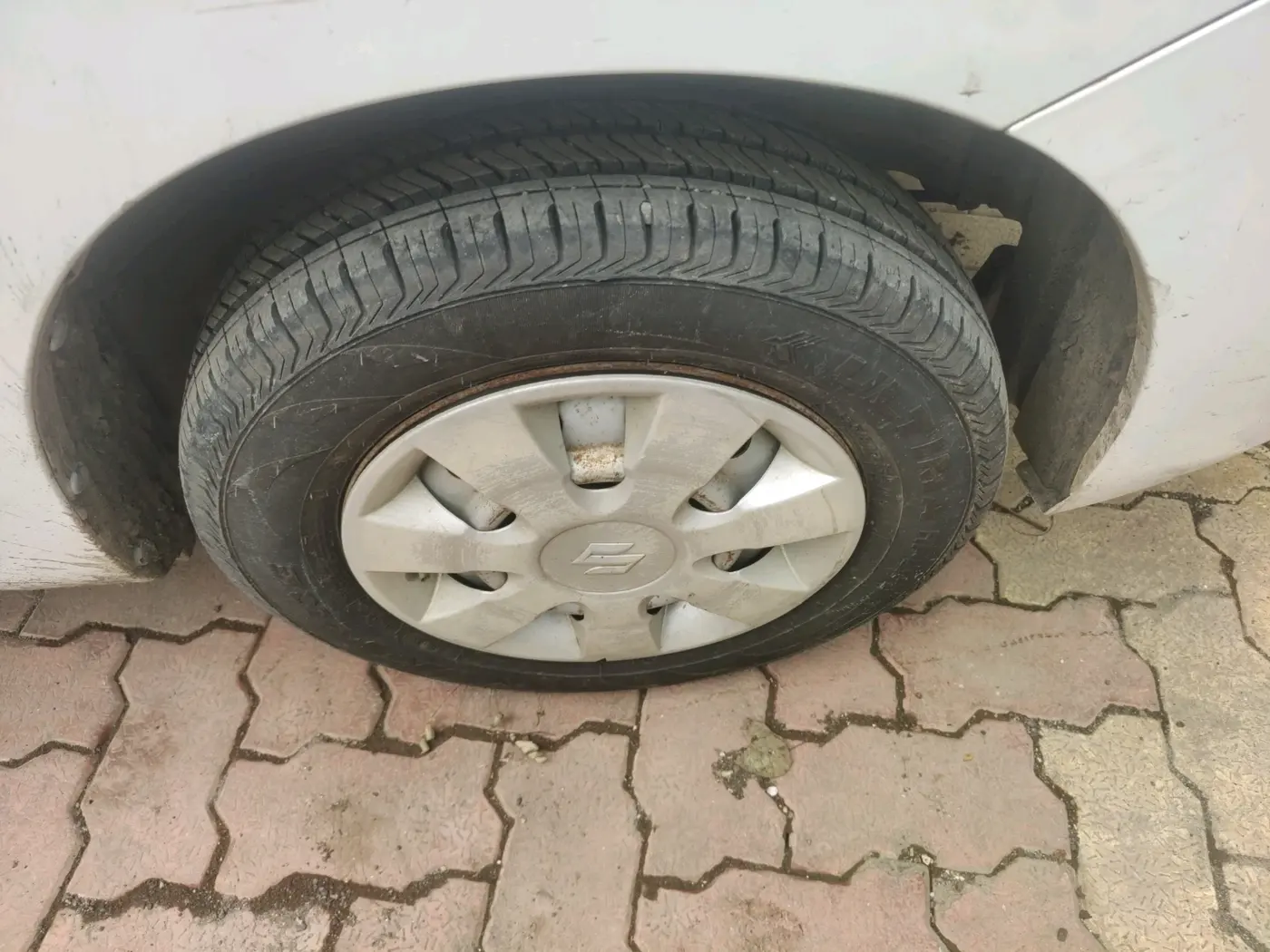 2014 Maruti Wagon R 1.0 LXI, Petrol, Manual, 50,442 km, tyre