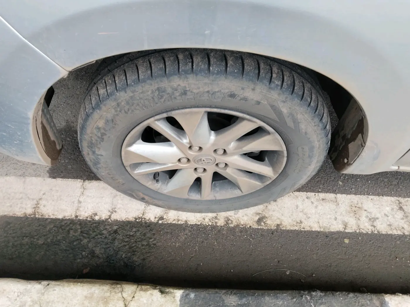 2018 Toyota Innova Crysta 2.4 VX 8 STR, Diesel, Manual, 2,34,180 km, tyre
