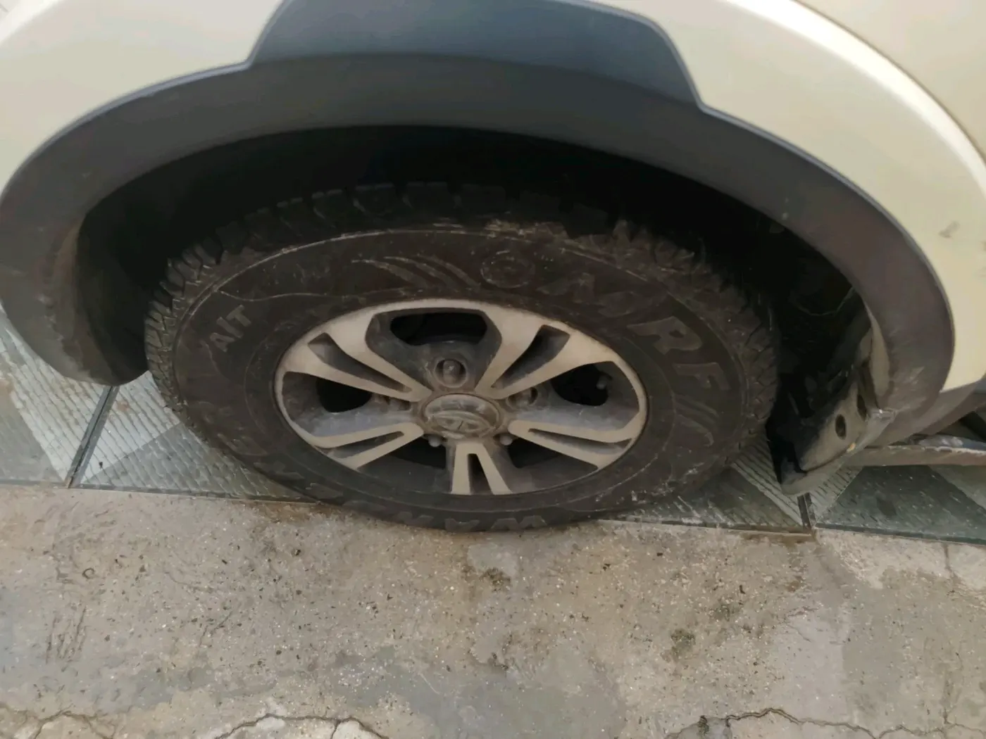 2018 Tata Hexa XMA 4X2 7 STR, Diesel, Automatic, 60,396 km, tyre