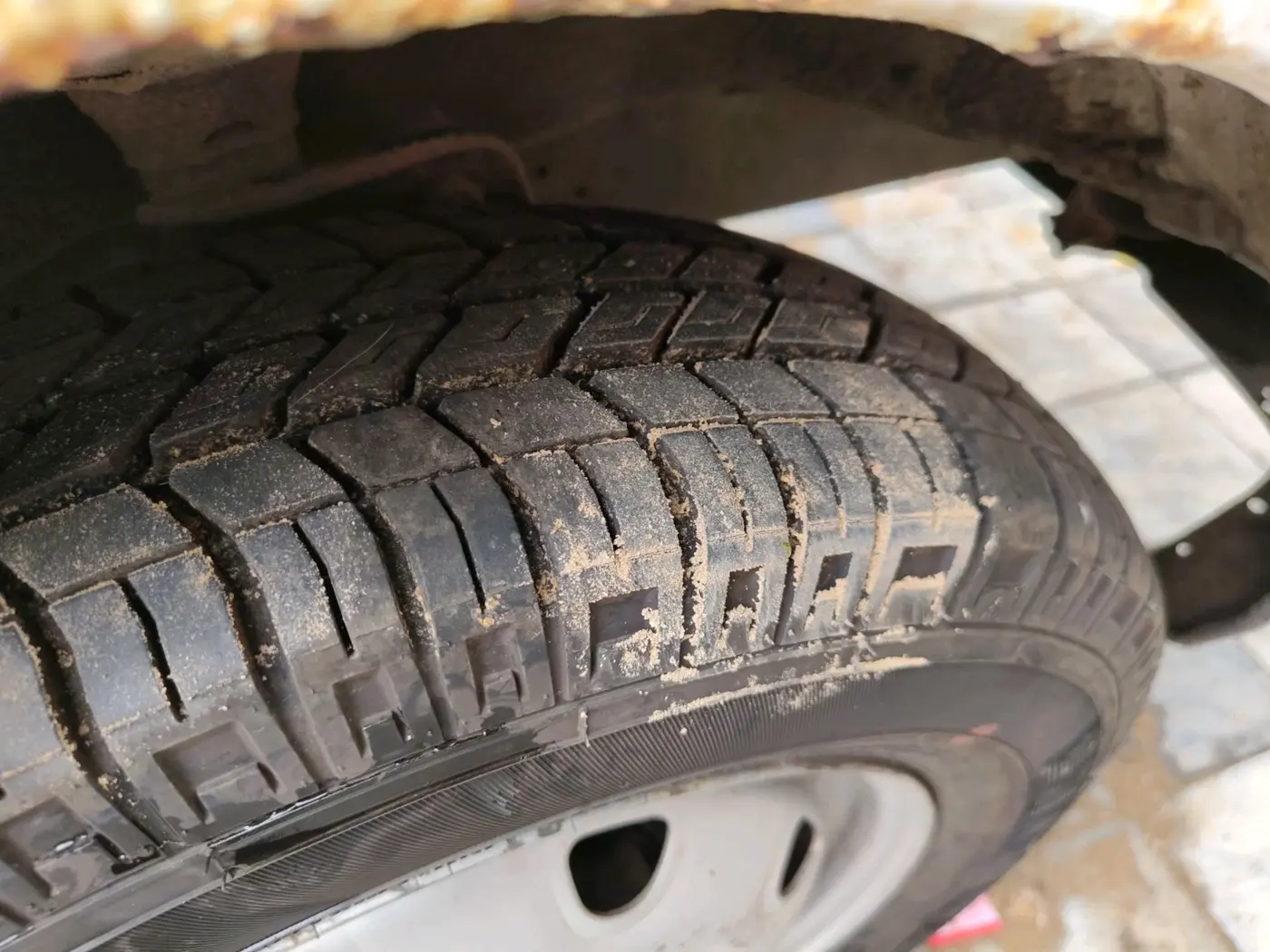 2018 Maruti Eeco 5 STR WITH A/C+HTR, Petrol, Manual, 1,54,805 km, tyre