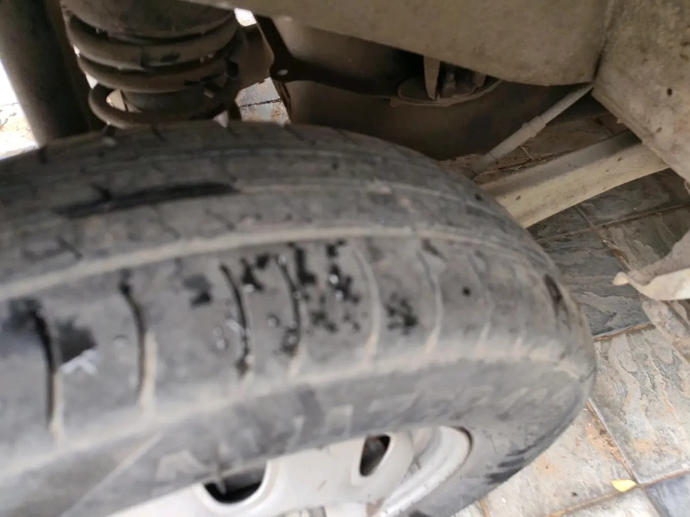2018 Maruti Eeco 5 STR WITH A/C+HTR, Petrol, Manual, 1,54,805 km, tyre
