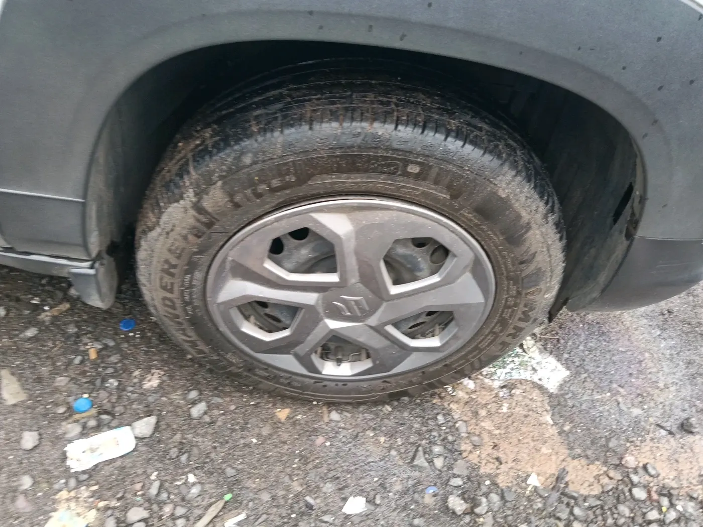 2024 Maruti BREZZA VXI AT SMART HYBRID, Petrol, Automatic, 3,632 km, tyre