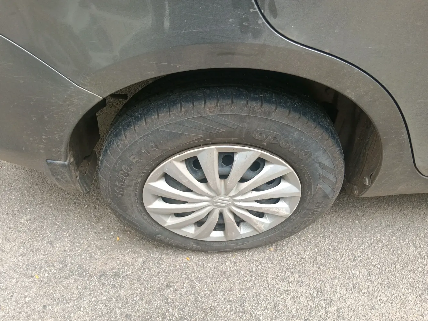 2016 Maruti Swift Dzire VXI (O), Petrol, Manual, 71,974 km, tyre