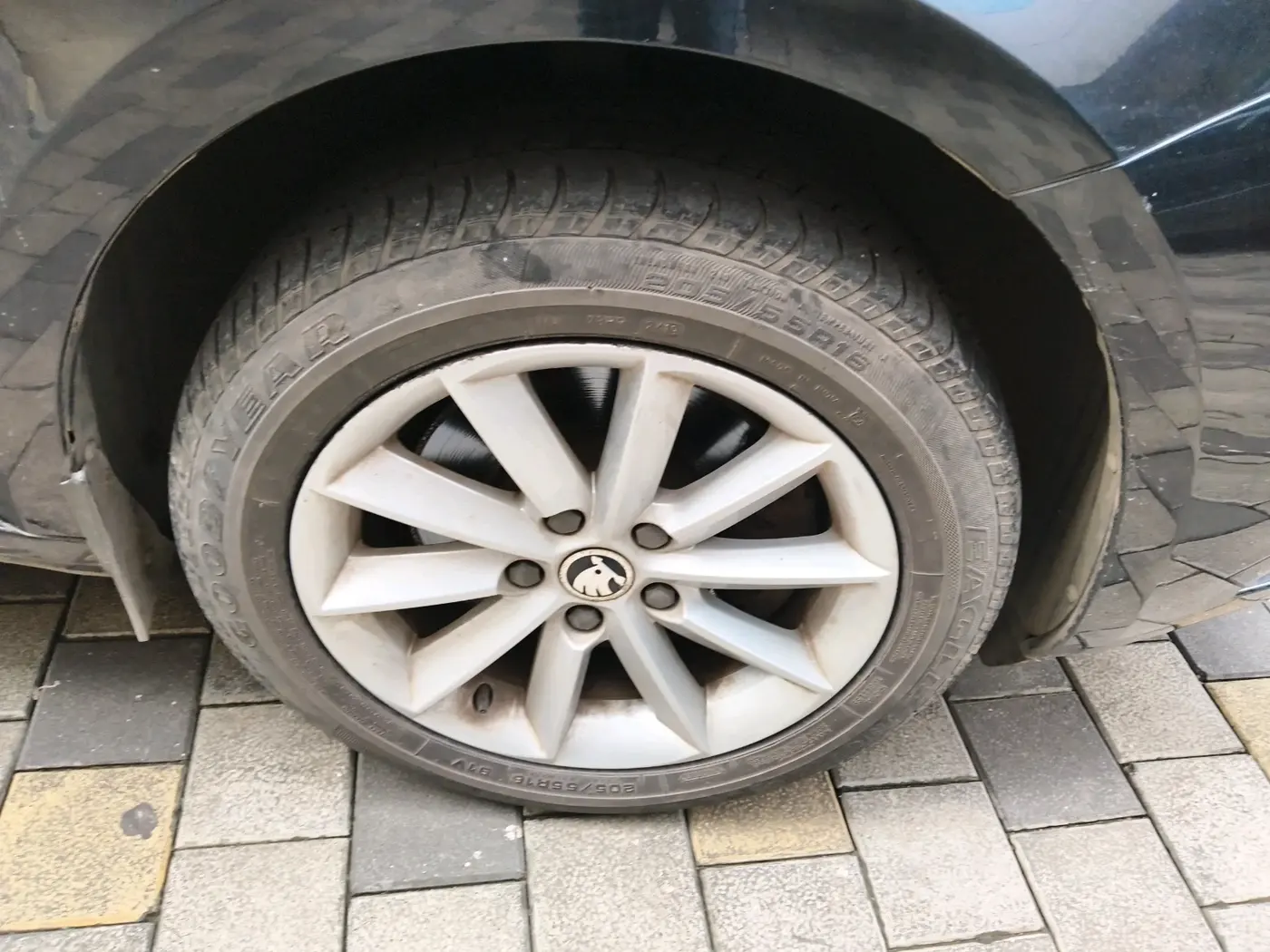 2014 Skoda Superb ELEGANCE 1.8 TSI AT, Petrol, Automatic, 45,292 km, tyre