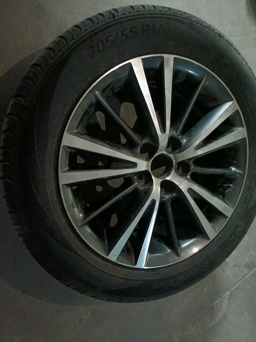 2018 Toyota Corolla Altis VL CVT PETROL, Petrol, Automatic, 1,37,444 km, tyre
