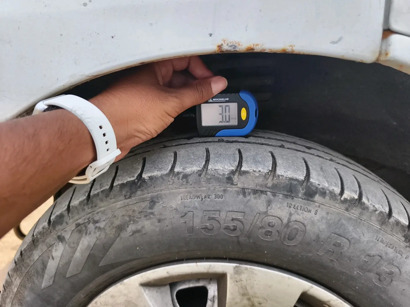 2016 Maruti Eeco 7 STR, CNG, Manual, 1,43,500 km, tyre