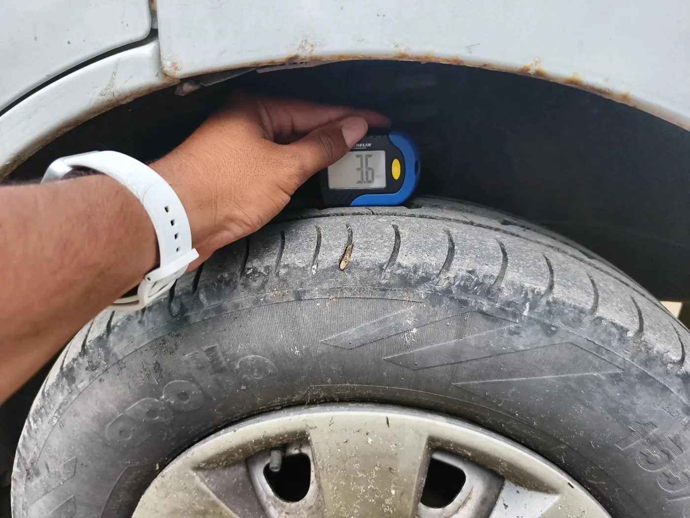 2016 Maruti Eeco 7 STR, CNG, Manual, 1,43,500 km, tyre