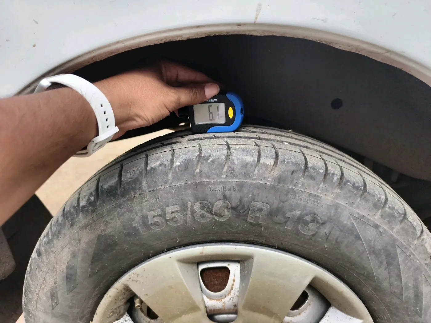2016 Maruti Eeco 7 STR, CNG, Manual, 1,43,500 km, tyre