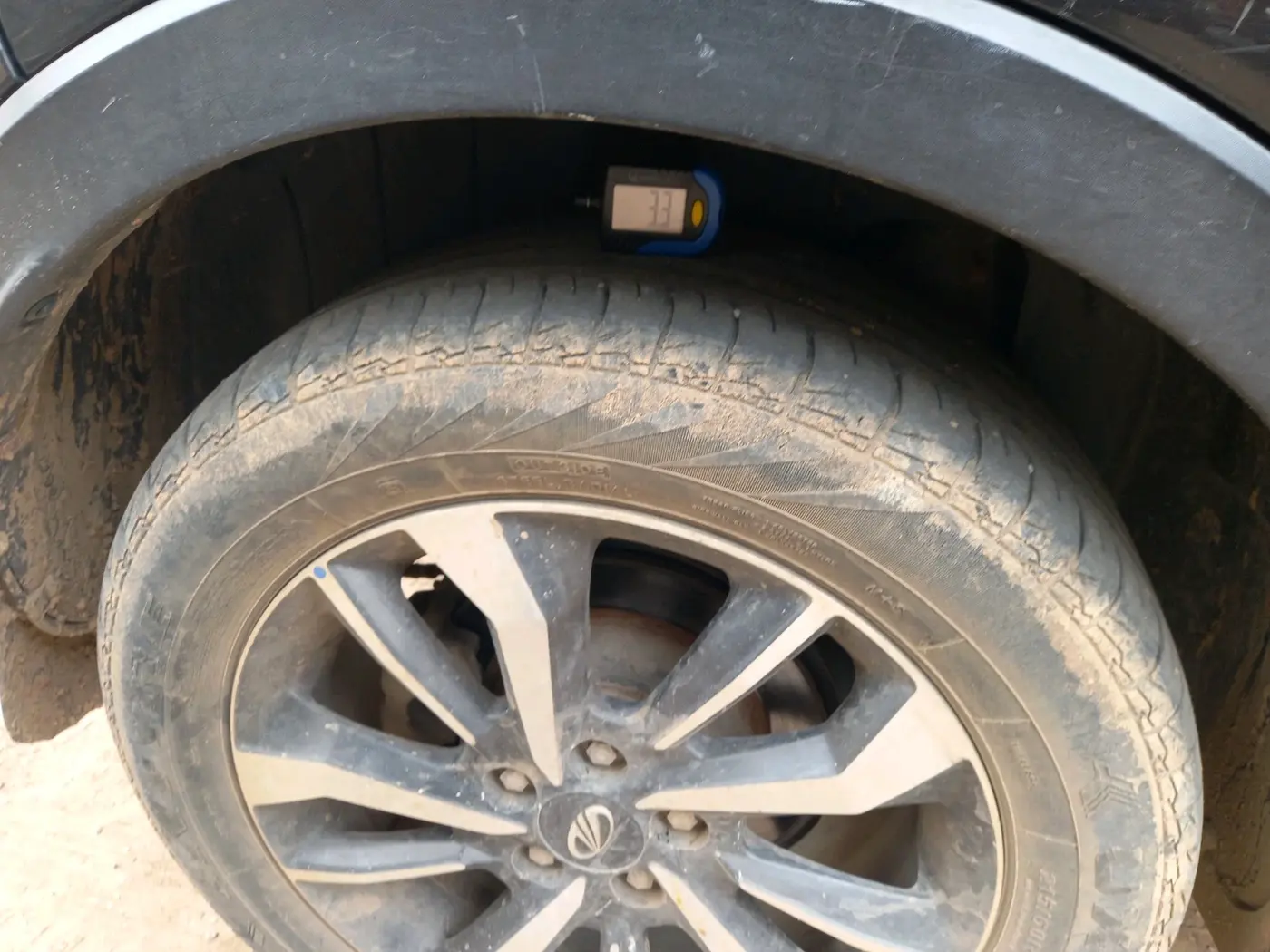 2019 Mahindra XUV300 W8 (O) 1.5 DIESEL, Diesel, Manual, 1,39,290 km, tyre