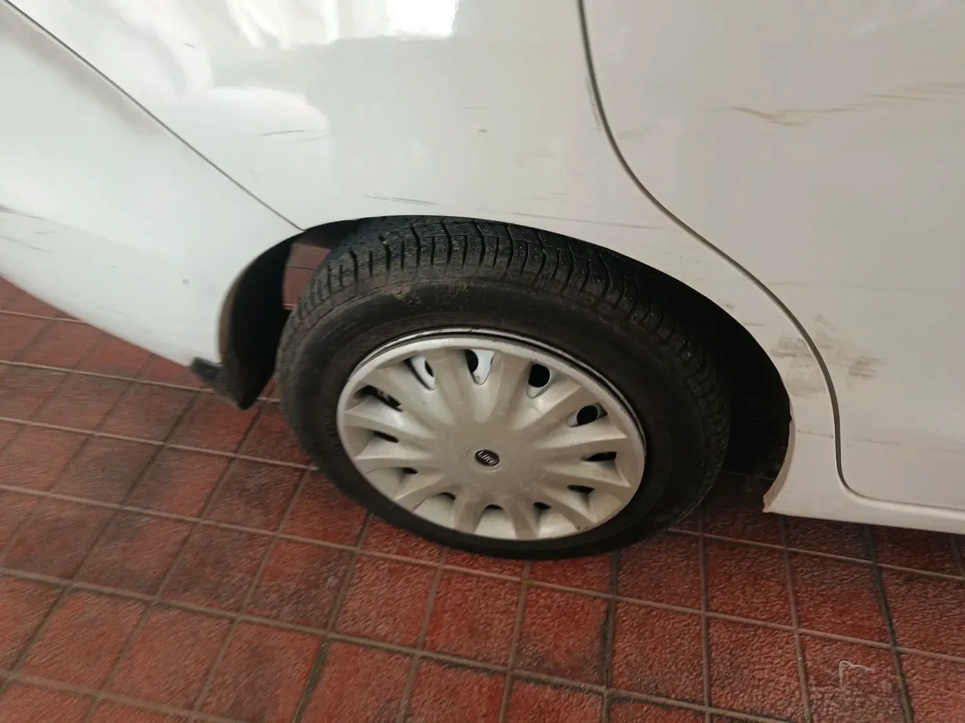 2013 Honda Amaze 1.2L I-VTEC EX, Petrol, Manual, 1,26,765 km, tyre