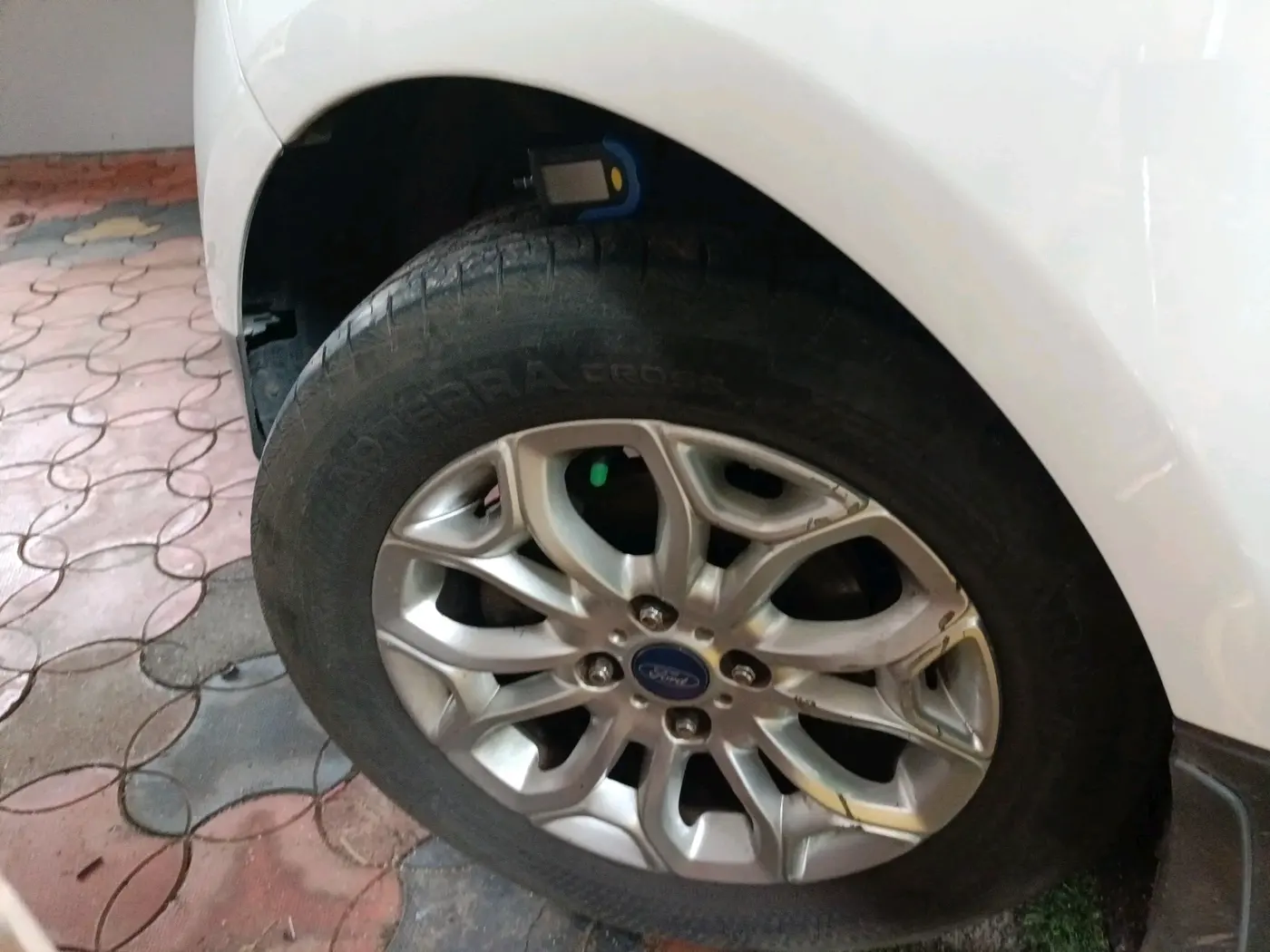 2015 Ford Ecosport TITANIUM 1.5L PETROL AT, Petrol, Automatic, 1,29,807 km, tyre