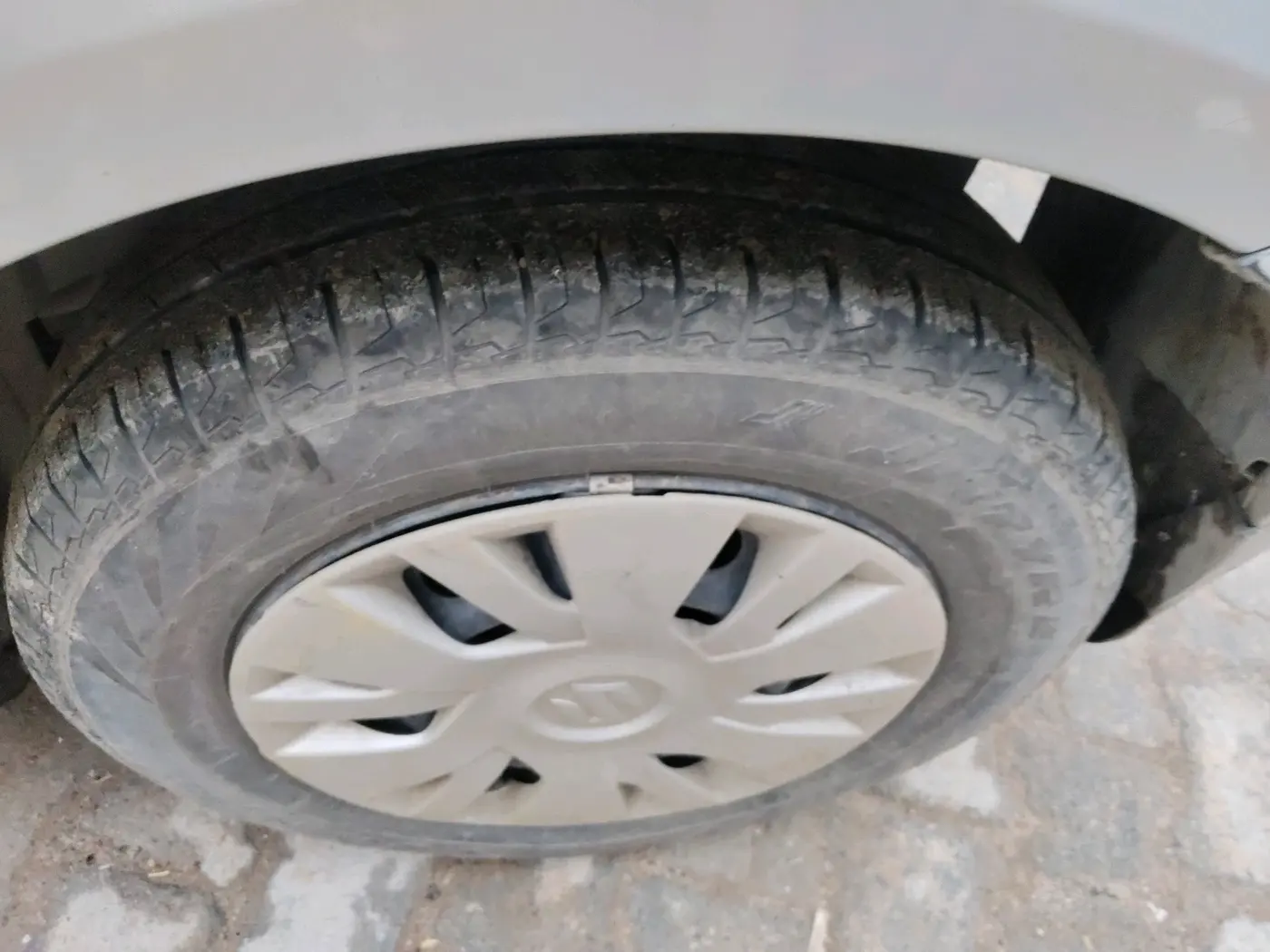 2012 Maruti Swift VXI, Petrol, Manual, 1,16,387 km, tyre